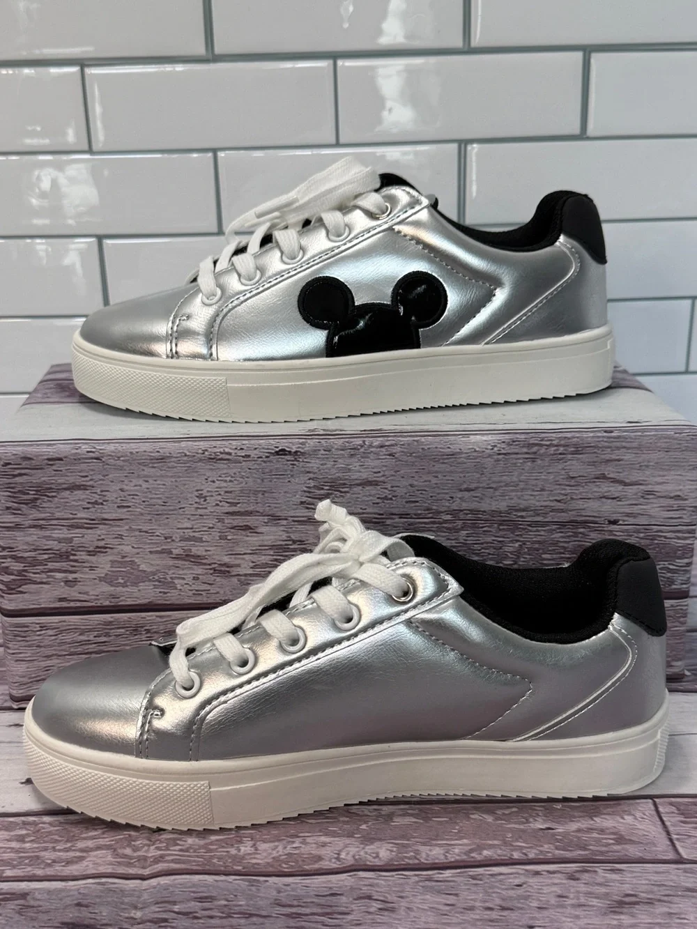 Limited edition Disney Mickey Mouse Big Kid  Character Sneakers size 4